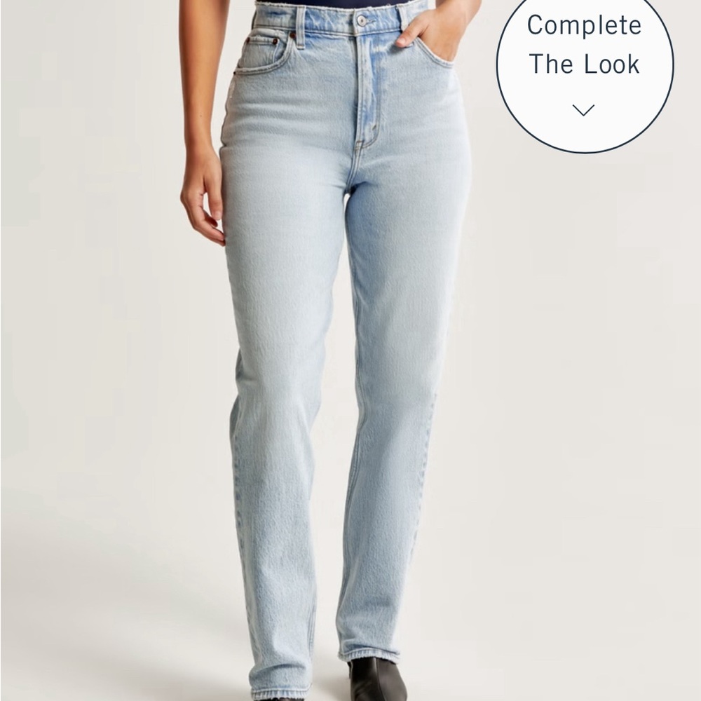 Abercrombie & Fitch Curve Love Ultra High Rise 90s Straight Jean Light Wash